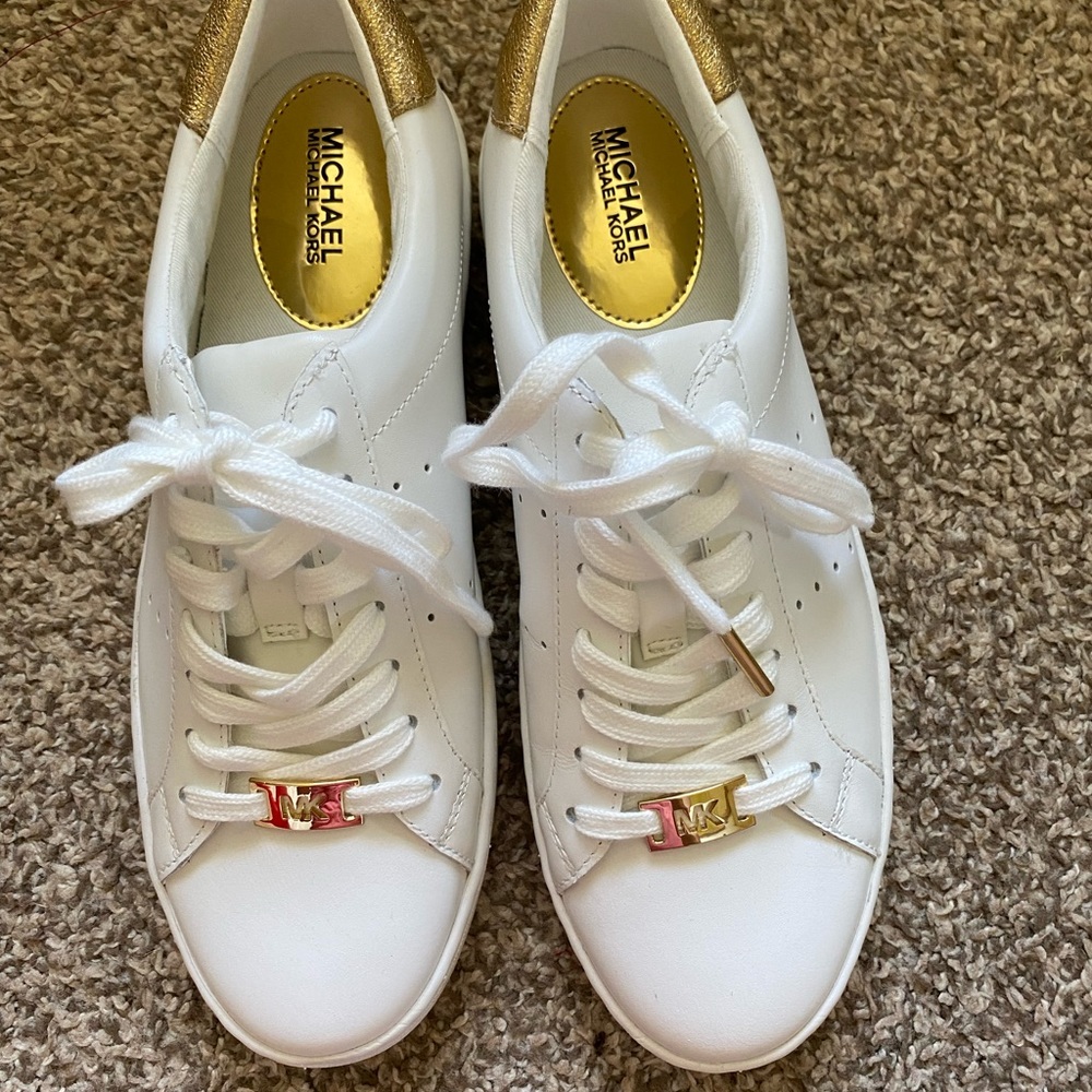 Michael Kors White / Gold NWT . Size 7.5m - Picture 2 of 8